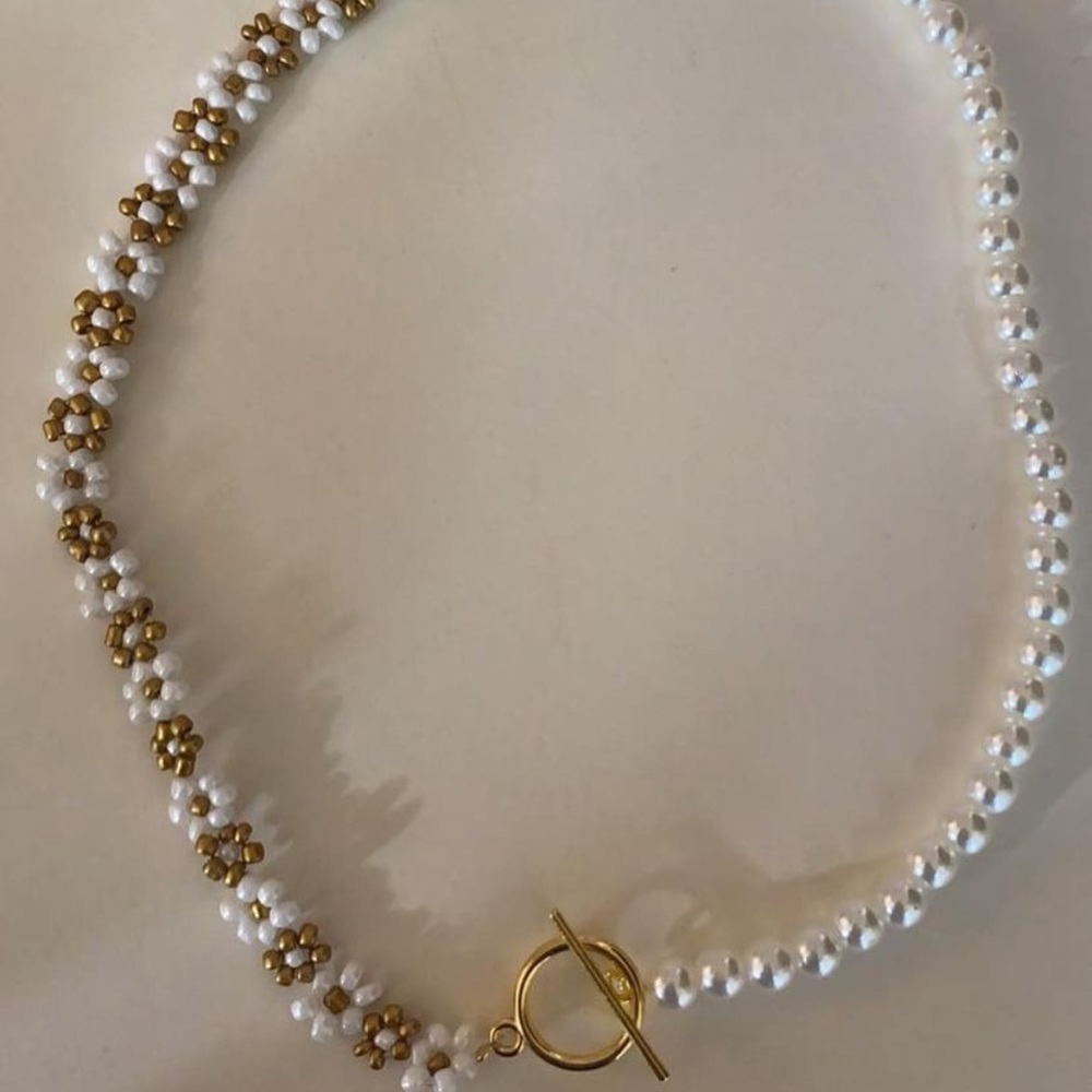 Beaded flower and pearl necklace